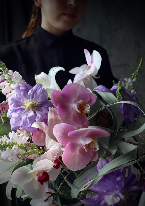 【母の日　生花ギフト高級胡蝶蘭 アレンジメント L】東京でしか入手困難なお花や珍しいお花などを使用 6枚目の画像