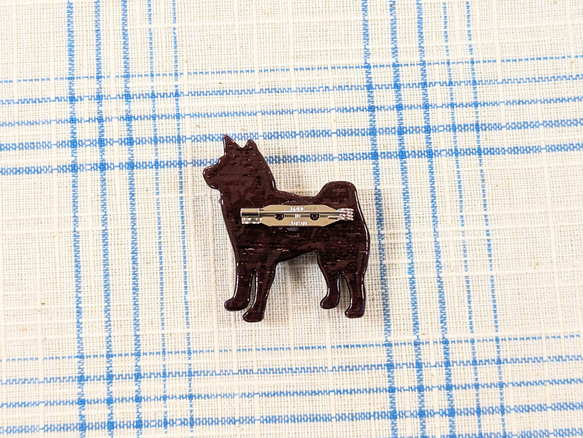 木製　ブローチ　(  柴犬 ) 3枚目の画像