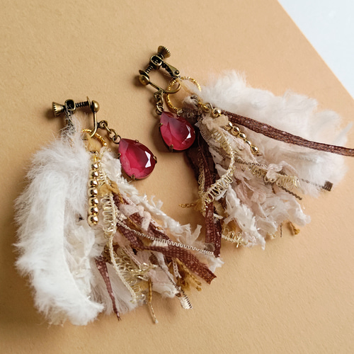 再40　フリンジ　ベージュ　ピアス　イヤリング　タッセル　オルテガ　ハンドメイド 再43 フリンジ ベージュ ピアス イヤリング タッセル オルテガ