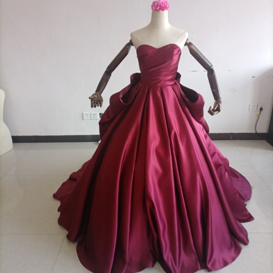 高品質！パーティードレス ワインレッド Aライン ベアトップ 背中見せ ふっくら柔らかなバックリボン 花嫁 拳式