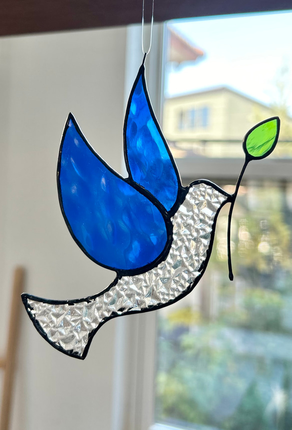 【ステンドグラス】青い小鳥のサンキャッチャー 1枚目の画像