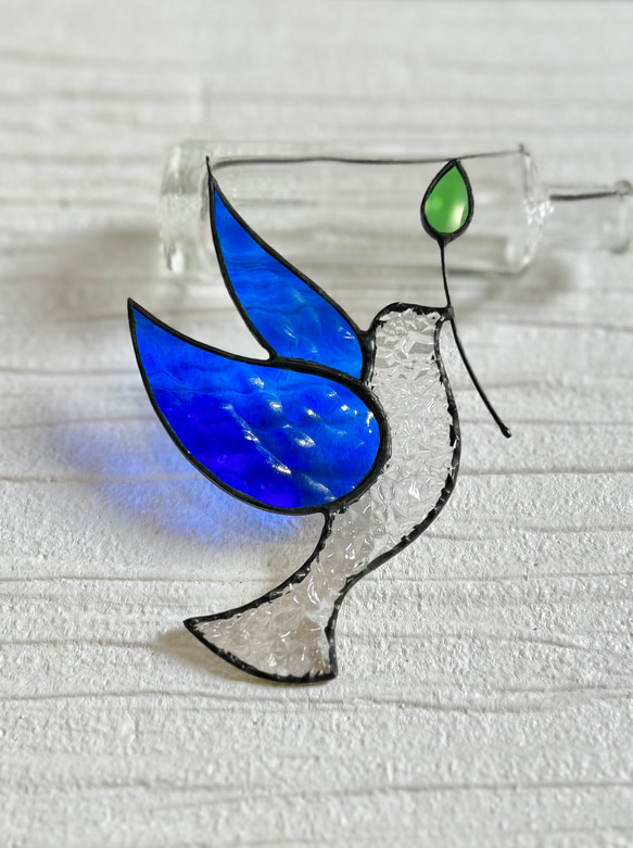 【ステンドグラス】青い小鳥のサンキャッチャー 2枚目の画像