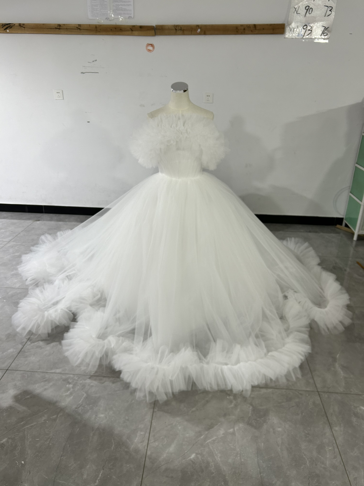 送料無料！エレガント オフホワイト ドレス ワンピース こえる  