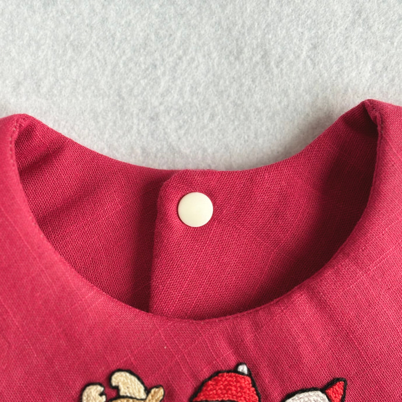 【ハンドメイド刺繍スタイ】クリスマストリオのふっくら刺繍スタイ(レッド) 5枚目の画像