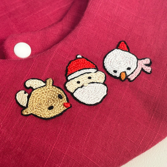 【ハンドメイド刺繍スタイ】クリスマストリオのふっくら刺繍スタイ(レッド) 3枚目の画像