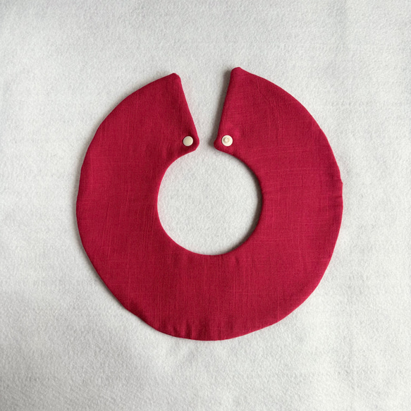 【ハンドメイド刺繍スタイ】クリスマストリオのふっくら刺繍スタイ(レッド) 2枚目の画像