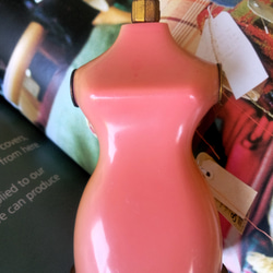 ヴィンテージ　 ユニークな遊び心あふれるトルソー型のメジャー　ピンクッション　ソーンググッズ　コレクション 7枚目の画像