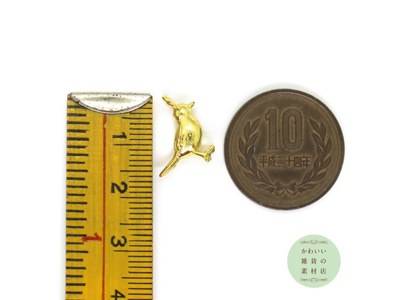 真鍮製の小鳥（雀/スズメ）の立体チャーム（ゴールド）2個セット #C-0225 7枚目の画像