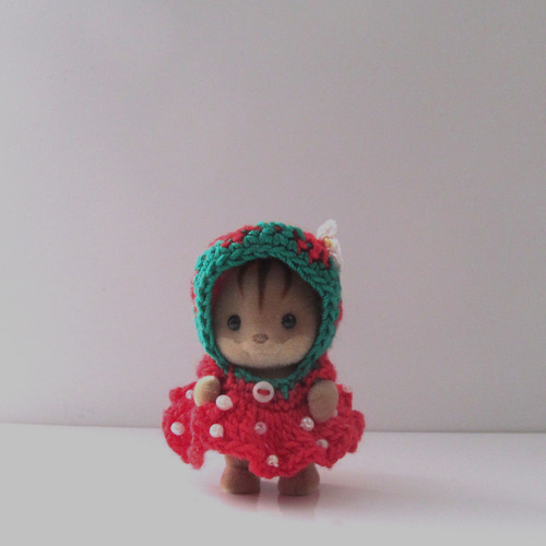 ハンドメイド＊シルバニア＊赤ちゃん＊着ぐるみ＊いちごちゃん＊手編み