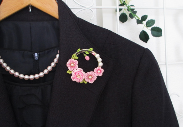 桜のリングブローチと耳飾りのセット＊つまみ細工＊ 5枚目の画像