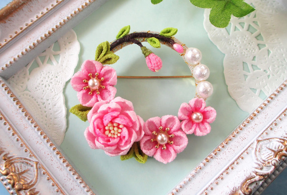 桜のリングブローチと耳飾りのセット＊つまみ細工＊ 2枚目の画像