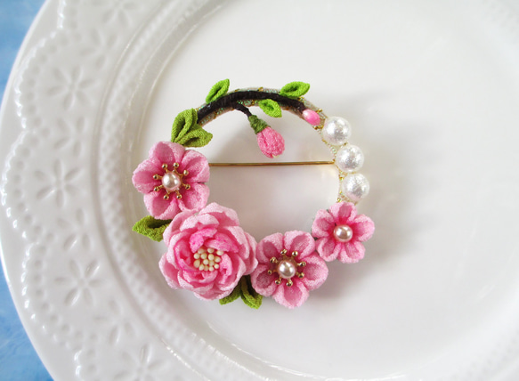 桜のリングブローチと耳飾りのセット＊つまみ細工＊ 3枚目の画像