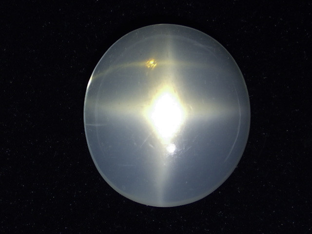 ☆4条の星☆ホワイトスタームーンストーン☆7.2ct/14.1mm