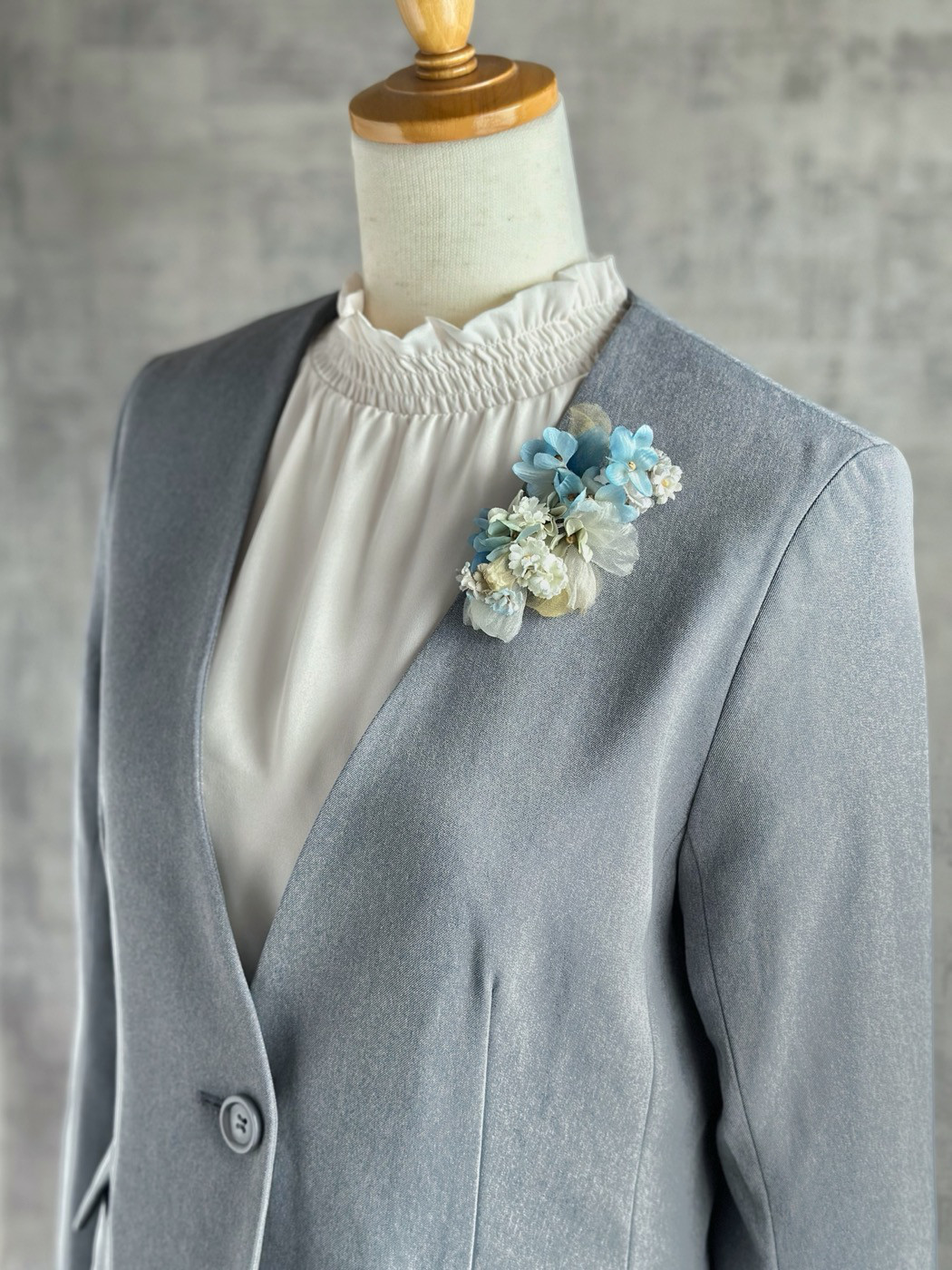 小花のコサージュ　水色