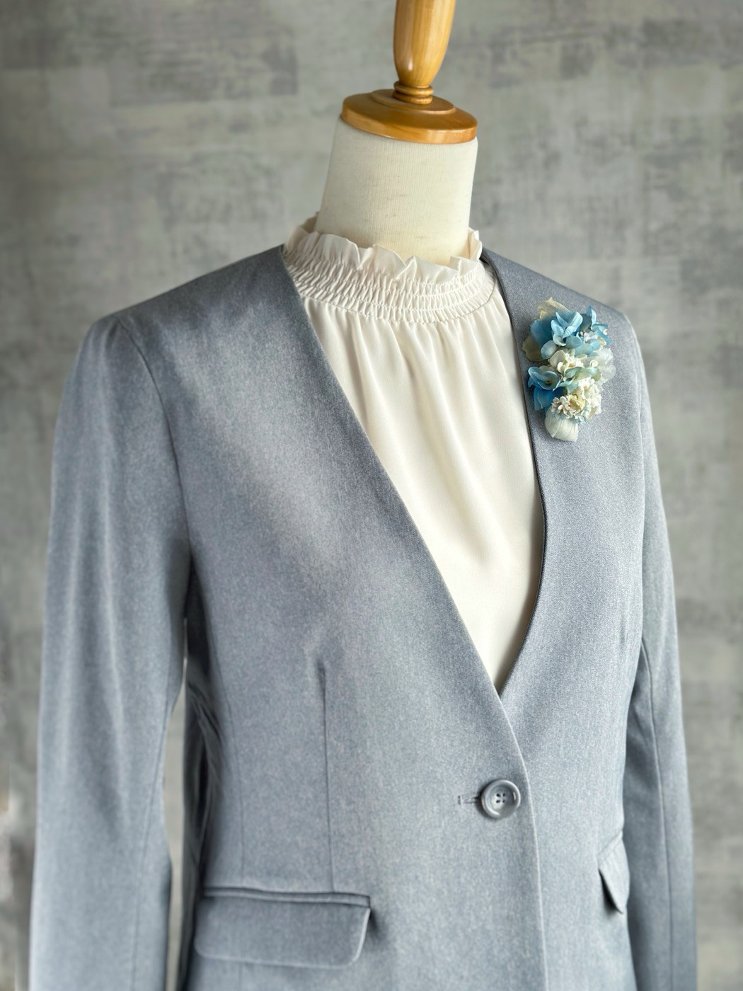 小花のコサージュ　水色