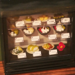 微型日式甜點展示櫃 第3張的照片