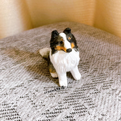 シェルティ　ブルーマール　お座り　犬　ミニチュア　フィギュア　置物　オブジェ 2枚目の画像