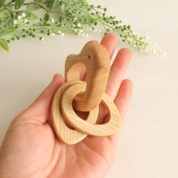 ひよこのガラガラ  贈り物に◎  wooden rattle 3枚目の画像