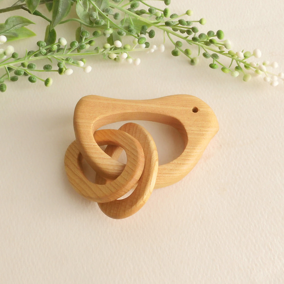 ひよこのガラガラ  贈り物に◎  wooden rattle 4枚目の画像