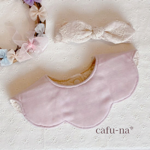 [再販]★花びらスタイ&ヘアバンドのセット　バラの刺繍　スモークピンク 2枚目の画像