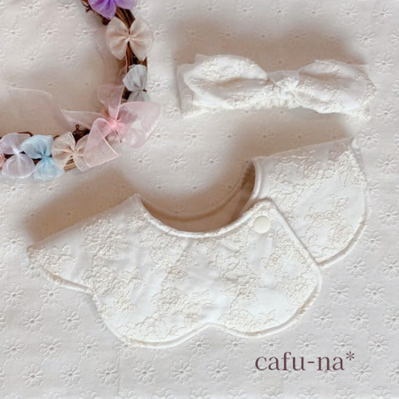 花びらスタイ&ヘアバンドのセット　バラの刺繍　オフホワイト 1枚目の画像