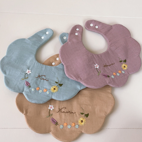 新色追加！】名入れ刺繍無料✳︎可愛い花輪柄刺繍ベビースタイ スタイ