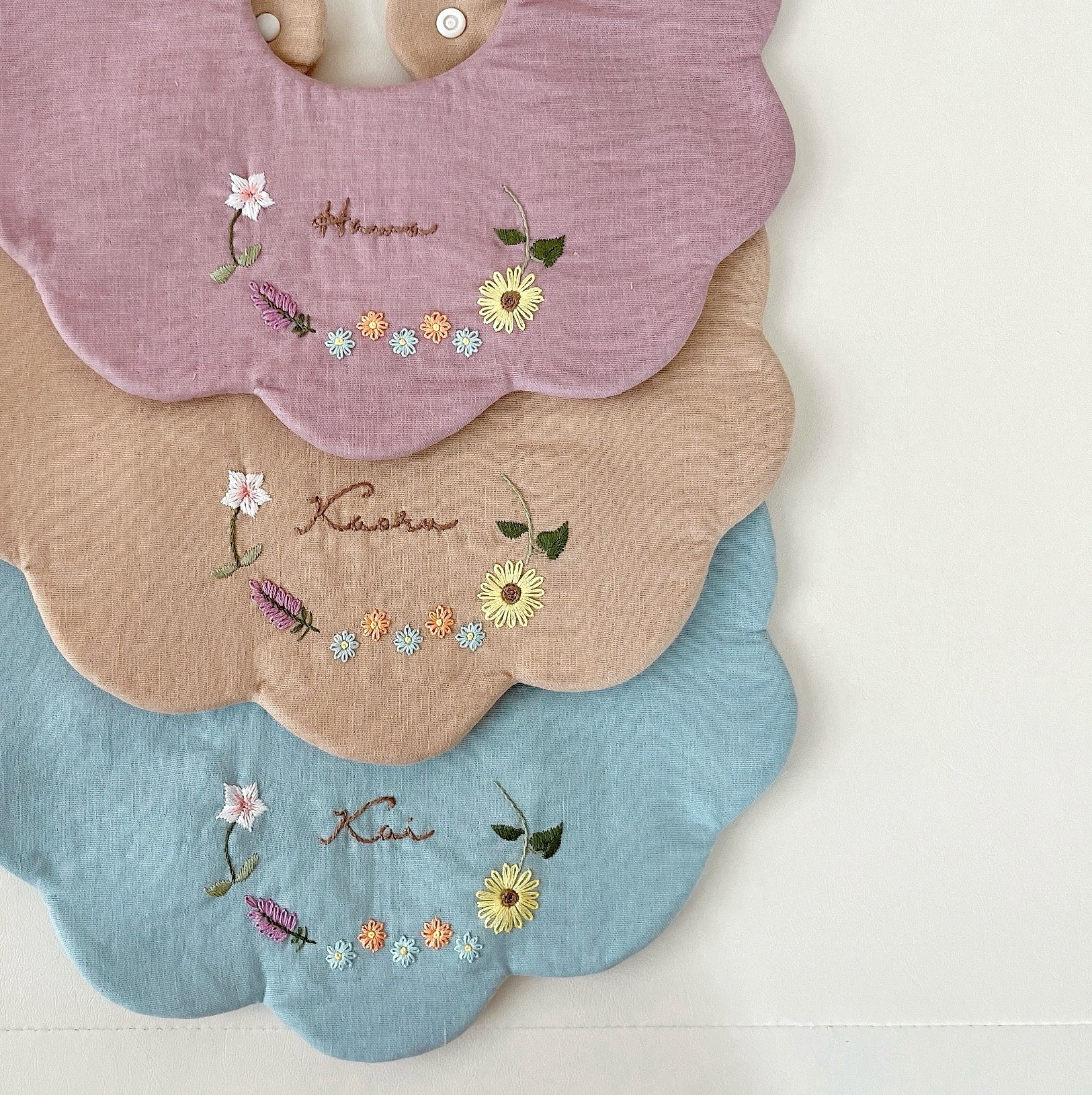 ハンドメイドスタイ　うさ耳　リボン　花刺繍　ベビースタイ 106