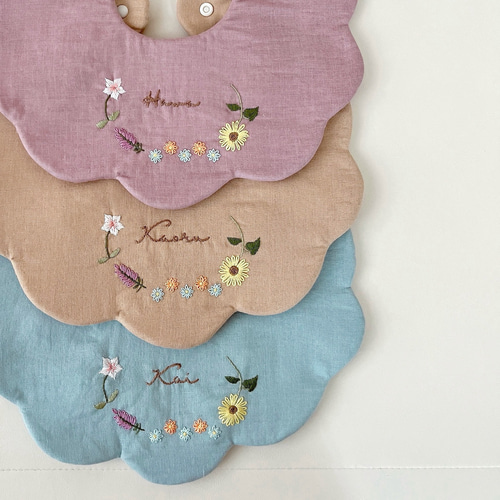 新色追加！】名入れ刺繍無料✳︎可愛い花輪柄刺繍ベビースタイ スタイ