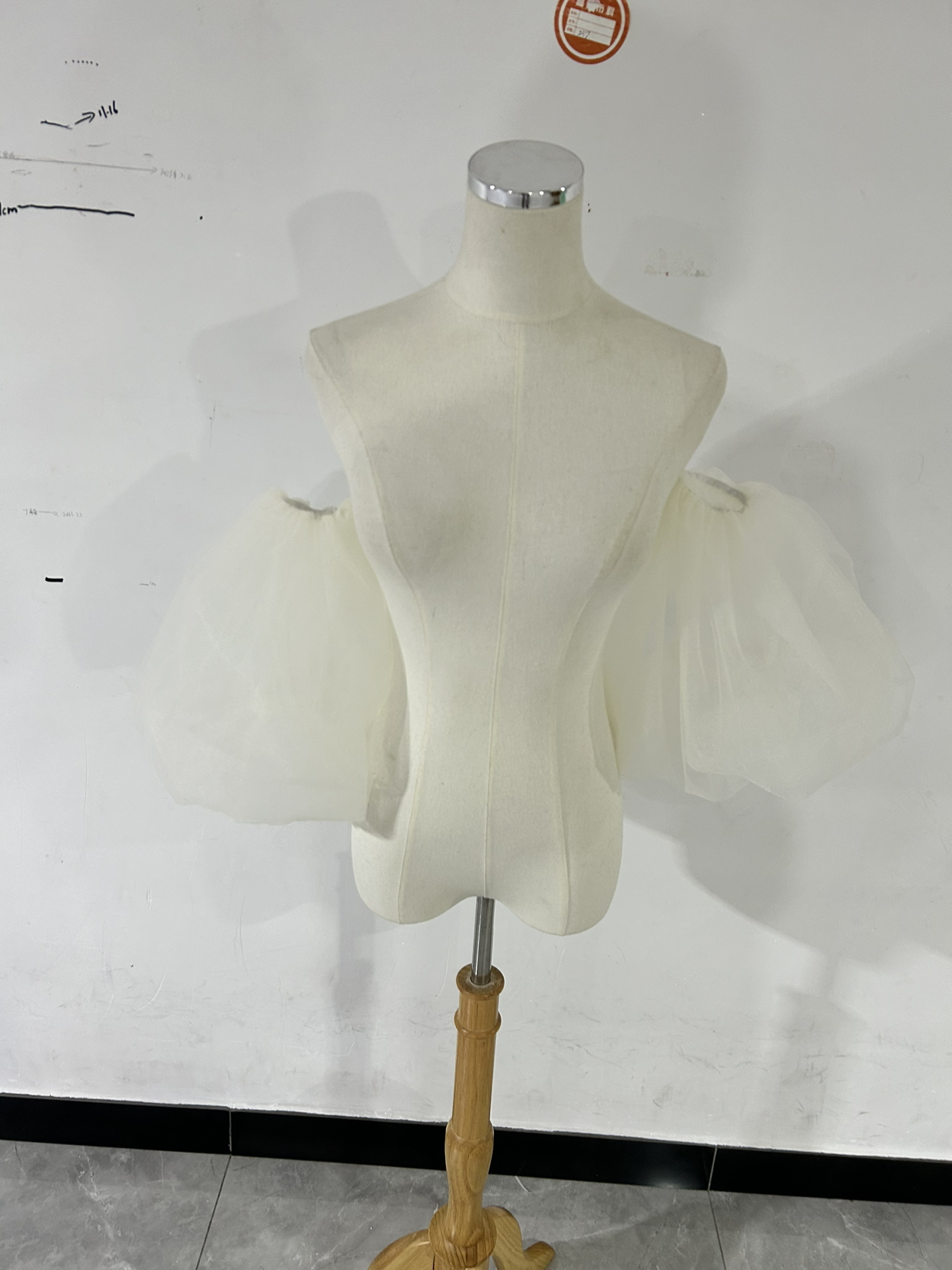 人気上昇！パフスリーブ 取り外し袖 オフホワイト 三角形パフスリーブ 可愛い