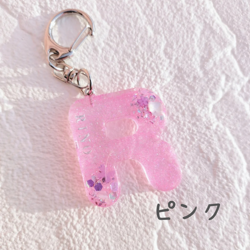 名前入り】春色蝶々のイニシャルレジンキーホルダー（キーリング）☆名