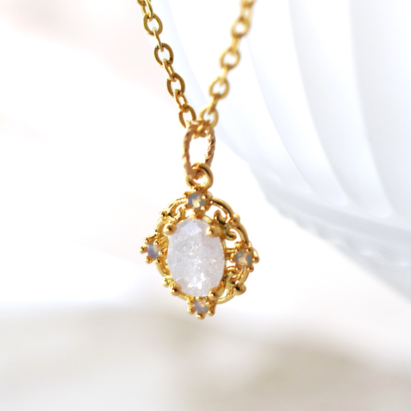 【限定数のみ】氷のような　クラック水晶　オーバル　透かしフィルグリー　316Lステンレスネックレス40cm 1枚目の画像