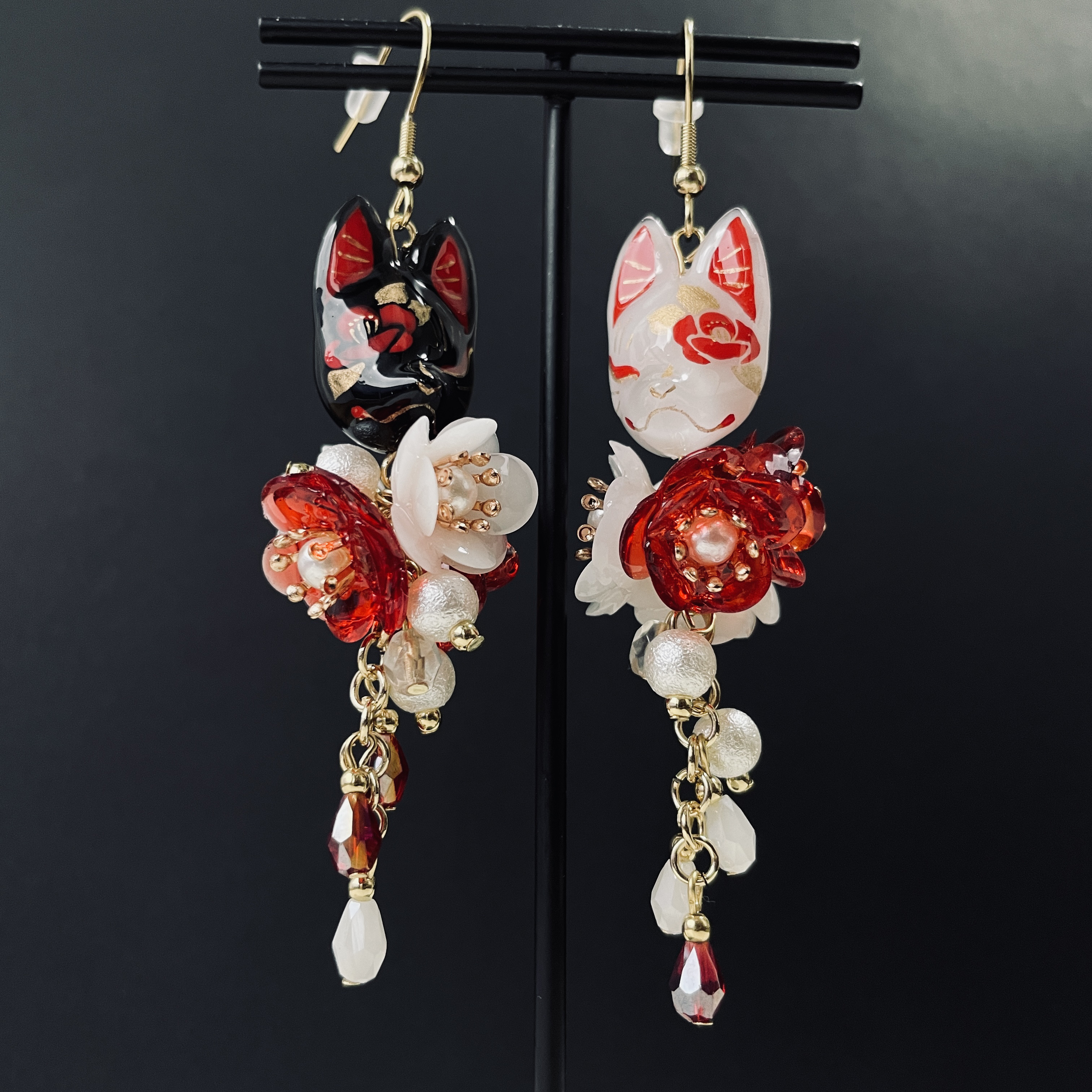 紅白椿と狐の耳飾り