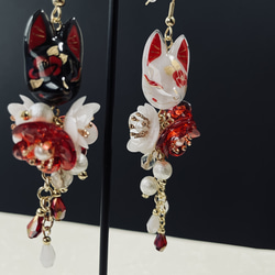 紅白椿と狐の耳飾り 5枚目の画像