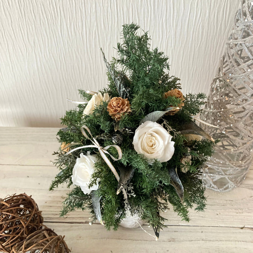 早割】ホワイトクリスマス・ツリー型・プリザーブドフラワー