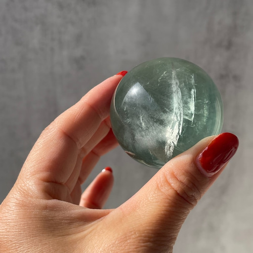 大きな虹が光る【フローライト／Fluorite】スフィア 丸玉（φ48mm 