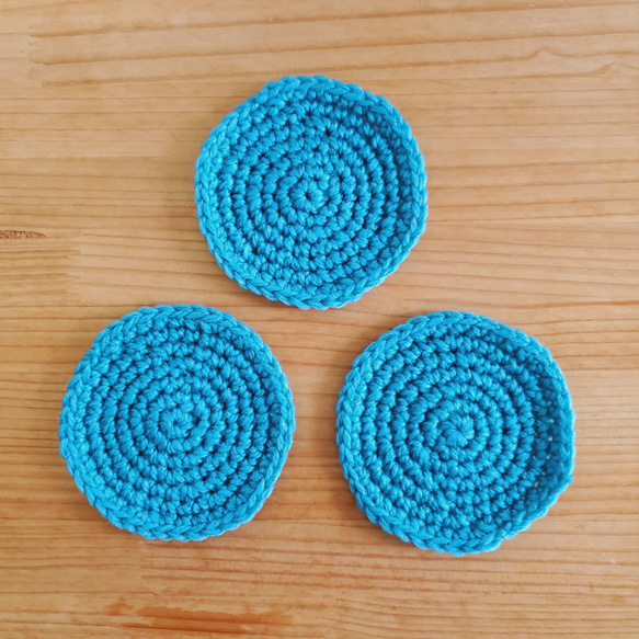 手編みのまんまるコースター  3枚セット ブルー 2枚目の画像