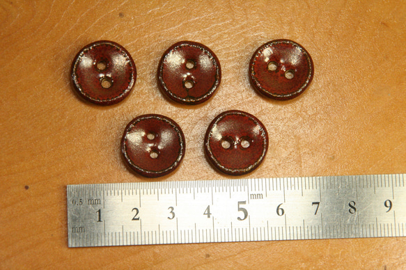 陶ボタン・鉄赤Ⅲ（サイズ小・約18mm） 8枚目の画像