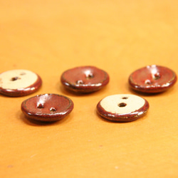 陶ボタン・鉄赤Ⅲ（サイズ小・約18mm） 4枚目の画像
