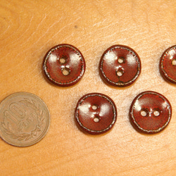 陶ボタン・鉄赤Ⅲ（サイズ小・約18mm） 7枚目の画像