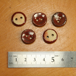 陶ボタン・鉄赤Ⅲ（サイズ小2・約16mm） 6枚目の画像