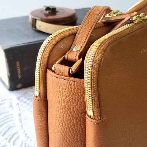 コーチ ダブルファスナー ショルダーバッグ ロゴ レザー 茶色 COACH - コーチ ダブルファスナー ショルダーバッグ ロゴ レザー 茶色
