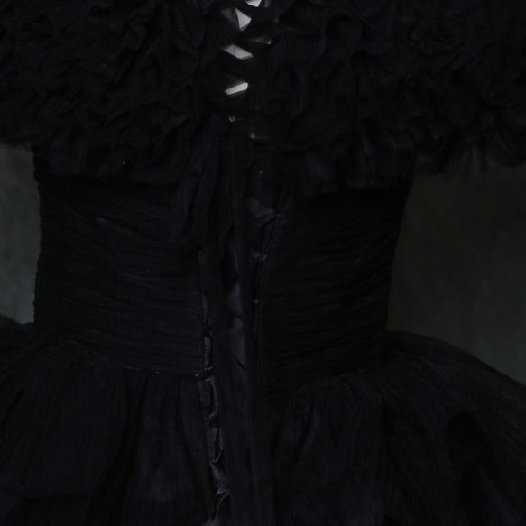送料無料！ボリュームチュールカラードレス　　トレーン　編み上げ　ブラック　ウエディングドレス　色変更可 4枚目の画像
