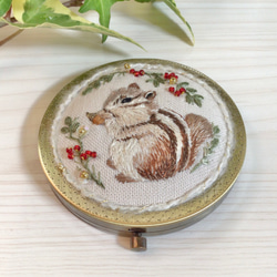 リス　ミラー　手鏡　ハンドメイド　手刺繍　刺繍　プレゼント　ギフト　木苺 5枚目の画像