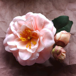 八重咲き椿淡いピンク色◎蕾付き☆ダブルクリップ 4枚目の画像