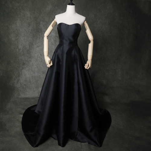 送料無料！上品なロールカラー黒パーティードレス ハートカット