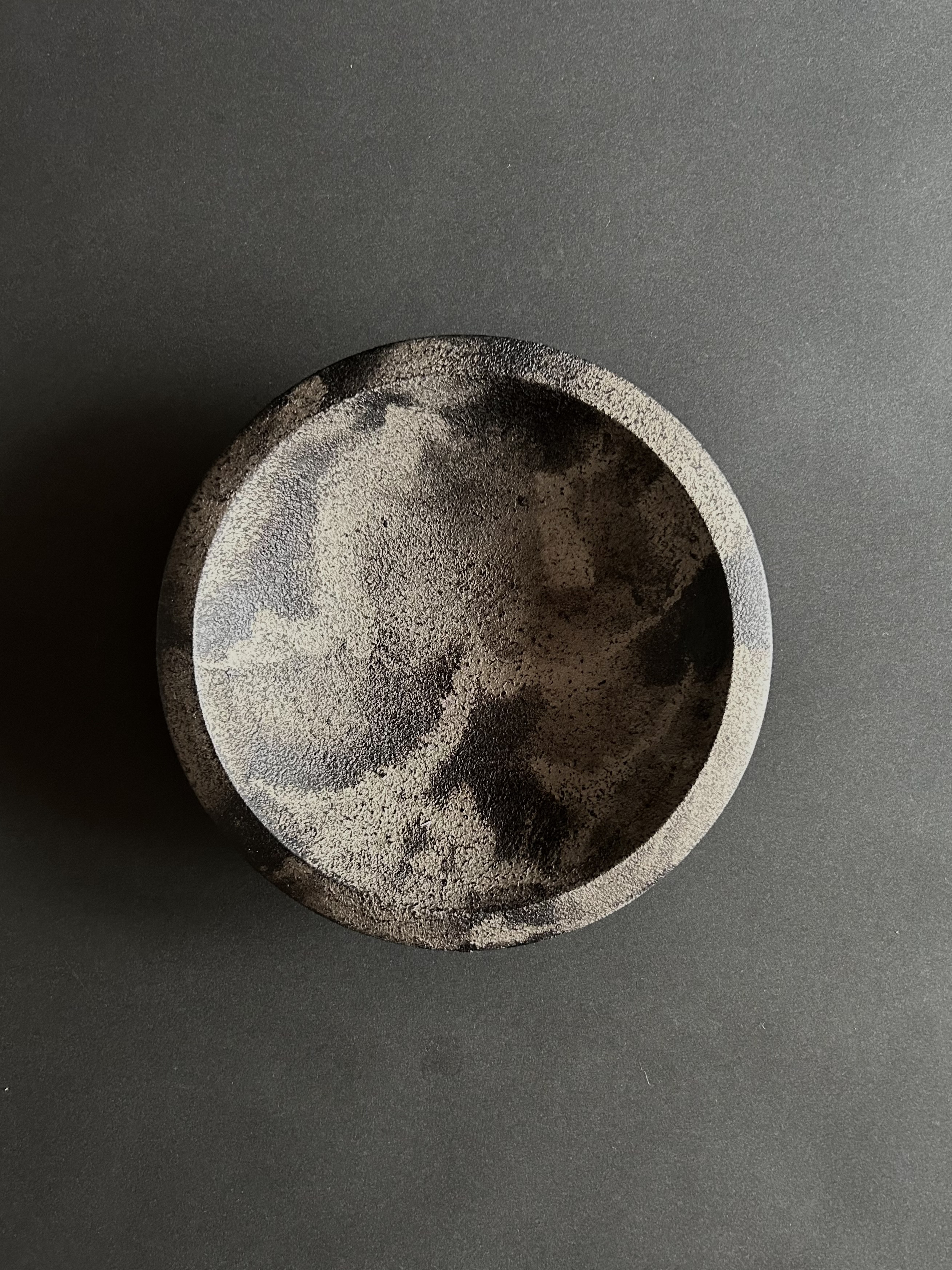 蒔地漆皿　リム深皿　黒錫仕上げ　20cm