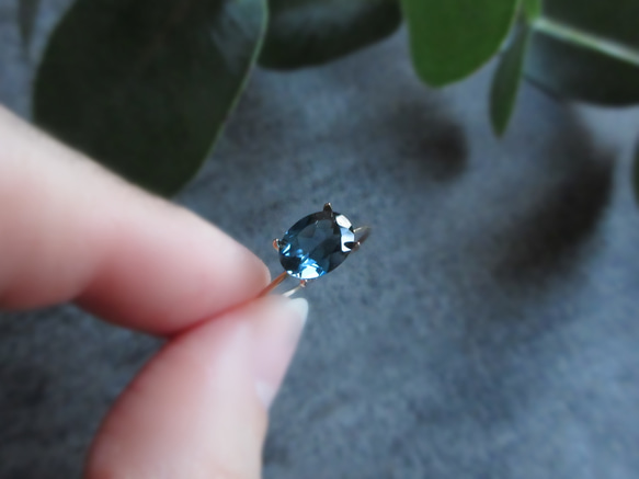 K10 [十一月生日石] 8 x 6 毫米美麗的“倫敦藍托帕石”戒指 [也可垂直鑲嵌] 第4張的照片