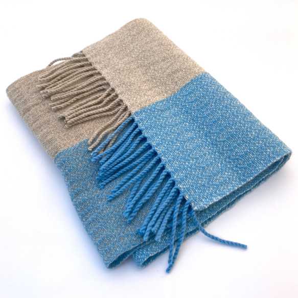 手織り 水色とベージュの模様織りマフラー マフラー TERATERA