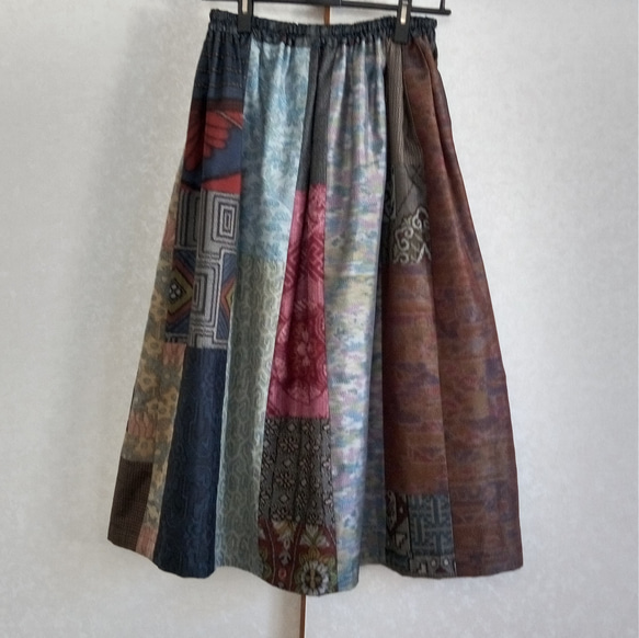 着物リメイク♪ストール付：たくさんの大島紬をパッチワークして作ったお洒落なスカート （裏地付き） 8枚目の画像