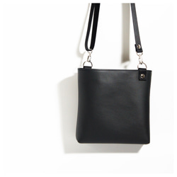 PVCレザーのスクエアサコッシュ（ブラック）《受注制作》［　ショルダー　ミニショルダー　ポシェット　黒　］ 13枚目の画像